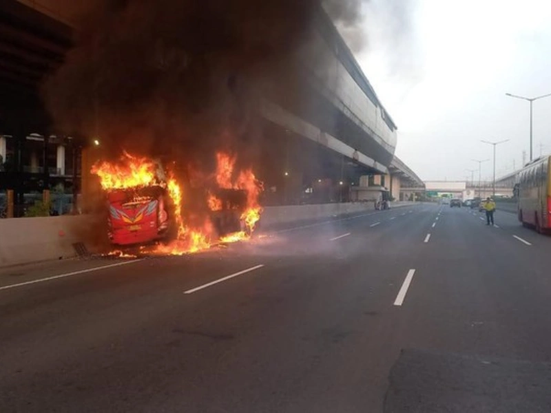 Bus Peziarah Terbakar Cikampek