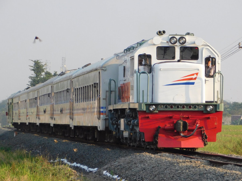 KA Jakarta–Semarang Lumpuh