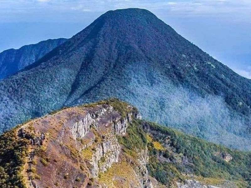 Pendaki Gunung Gede Pangrango Gelang RFID