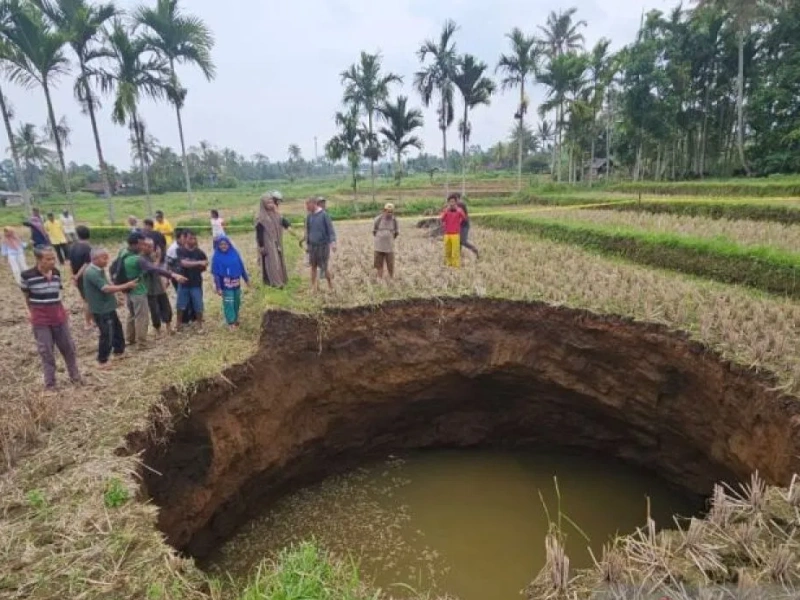 Sinkhole Sumbar