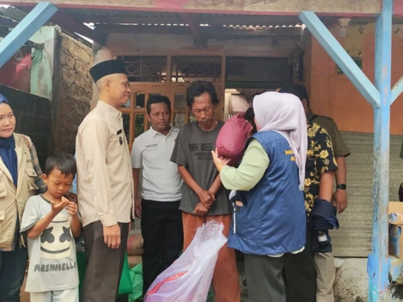 Tukang Es Gabus Pakai Spons