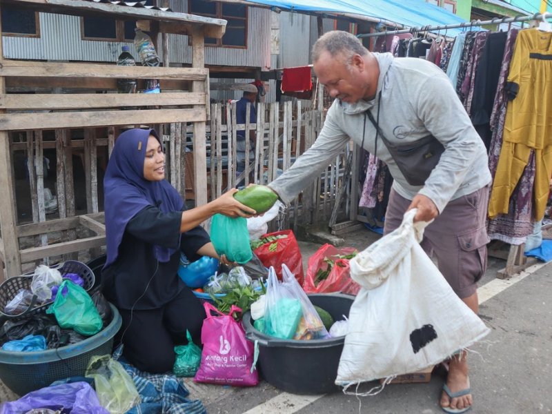 pasar barter Warloka