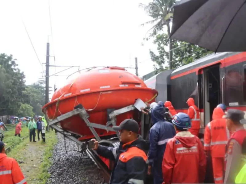 Evakuasi Kereta Bandara Poris