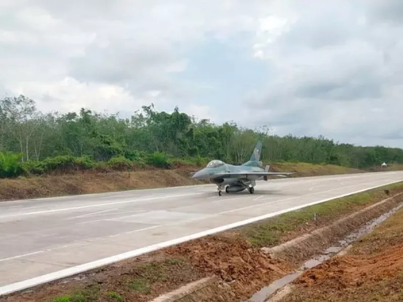 F-16 di Tol Trans Sumatera