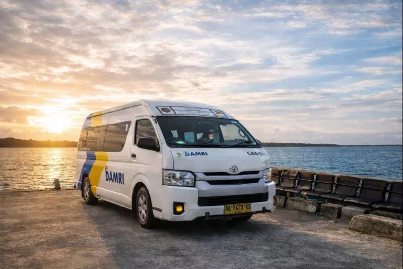 Layanan Angkutan Perintis DAMRI di wilayah Kepulauan Karimunjawa kini telah resmi beroperasi dan melayani mobilitas masyarakat secara reguler.