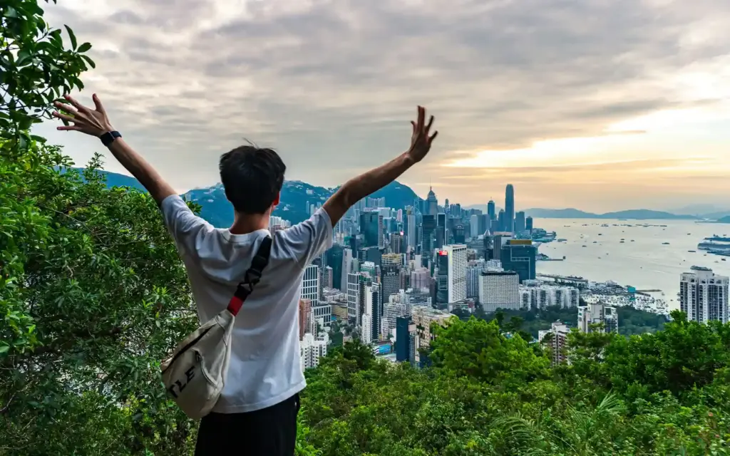 ilustrasi orang saat liburan long weekend