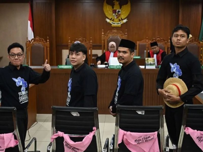 Delpedro Divonis Bebas