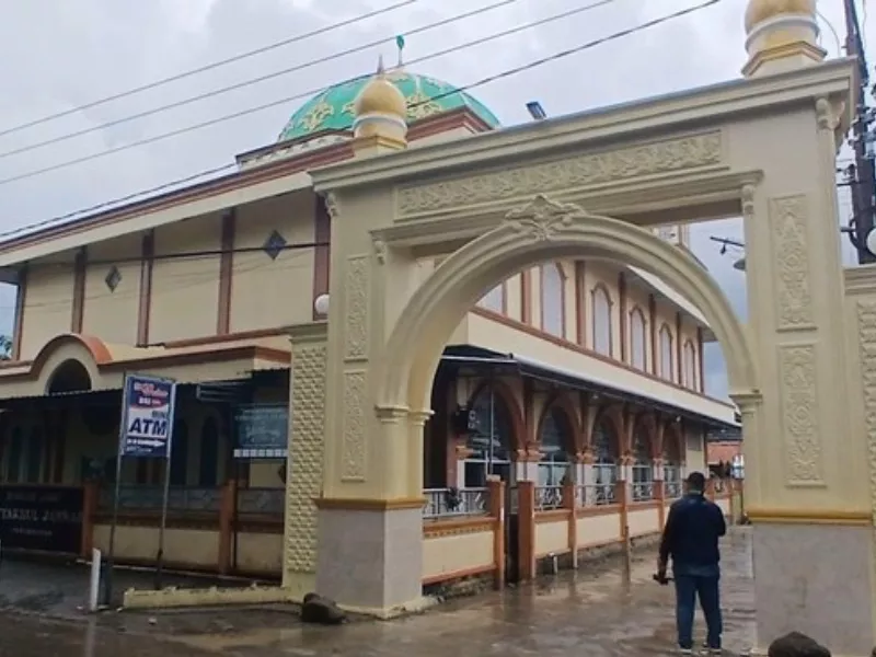 Mayat Pria Atap Masjid Brebes