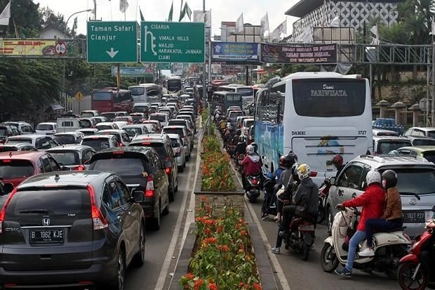 jalan puncak bogor macet lebaran