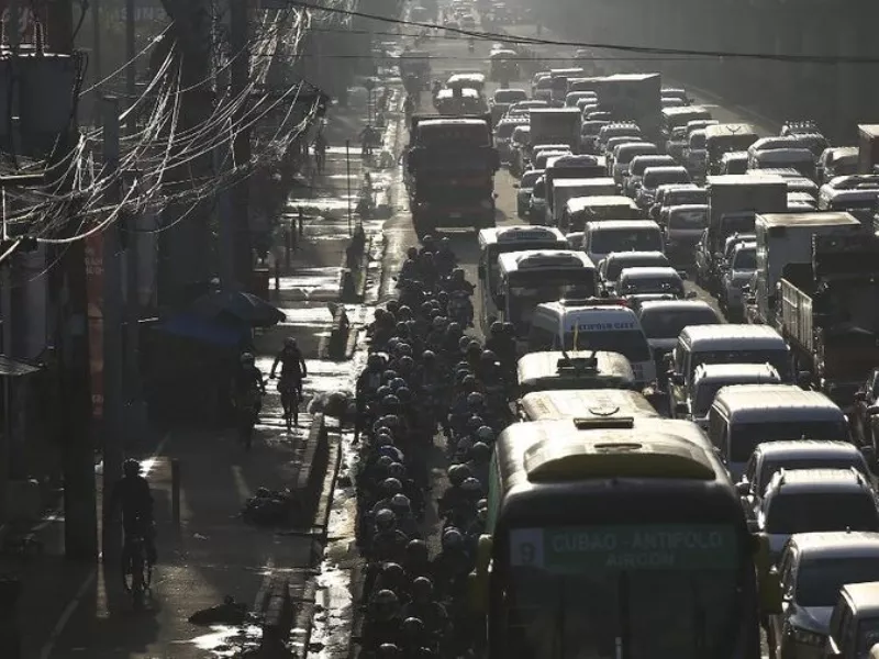 Filipina Kerja 4 Hari Hemat BBM