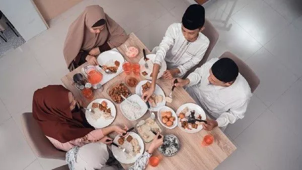 Tradisi makan bersama di Jambi jadi simbol persatuan saat Idul Fitri.