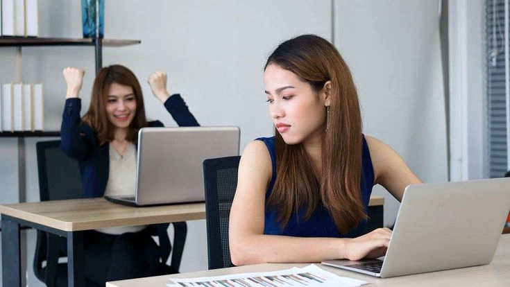 Fakta Kenapa Kamu Selalu Membandingkan Diri dengan Orang Lain