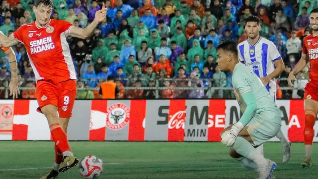 semen padang vs persib bandung