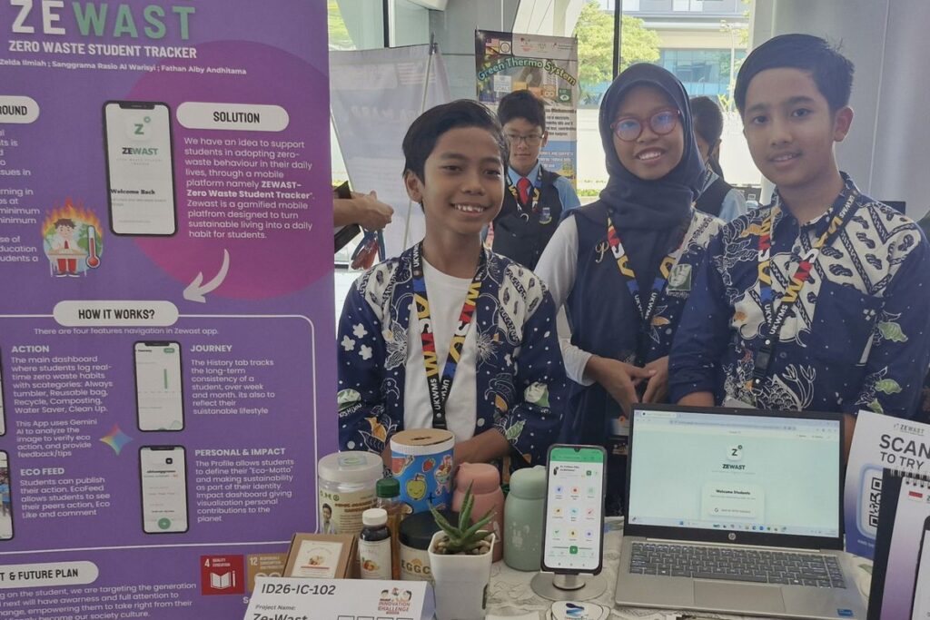 Riset di Usia Belia, Tiga Bocah Surabaya Taklukkan Gadget Demi Misi Ilmiah