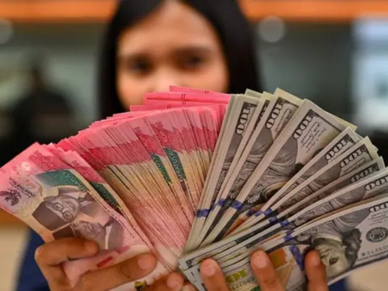 Rupiah Melemah Rp17.658 per Dolar AS