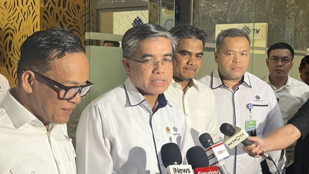 Dua Pabrik Otomotif Dikabarkan Hengkang ke Vietnam, Menaker Buka Suara