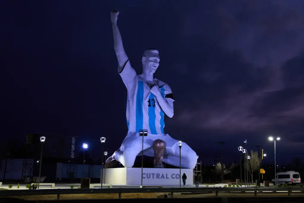 Patung Lionel Messi Patagonia