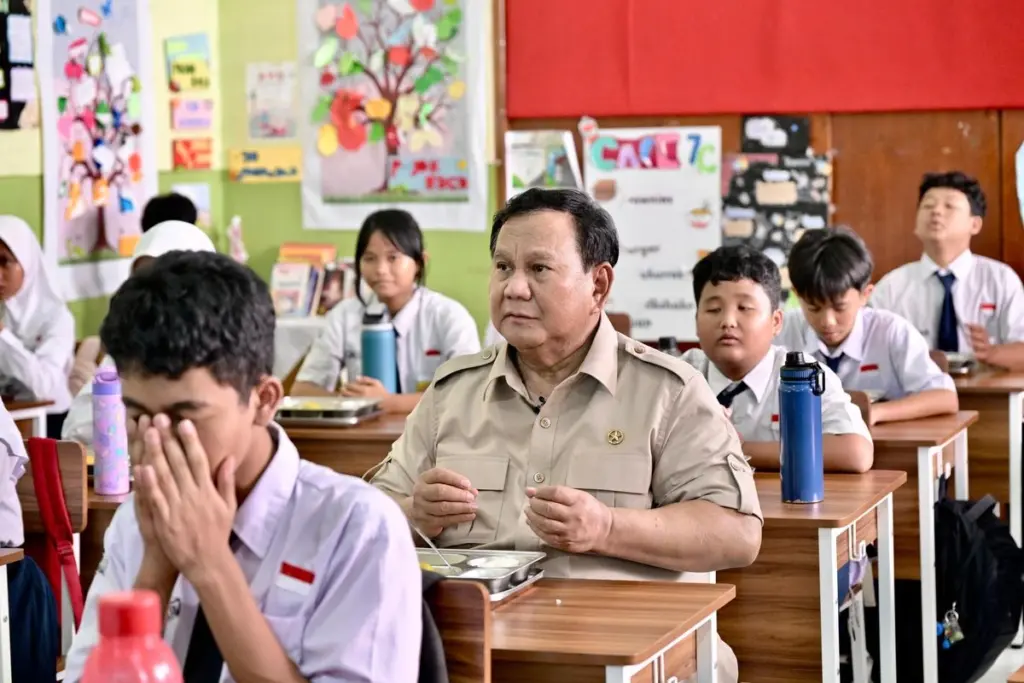 Prabowo Makan MBG SMPN 111 Jakarta