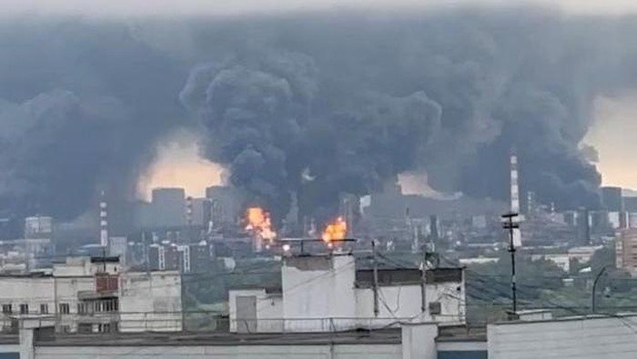 Serangan Drone Terbesar Ukraina Hantam Moskow, Kilang Minyak Terbakar dan Rusia Siaga Penuh