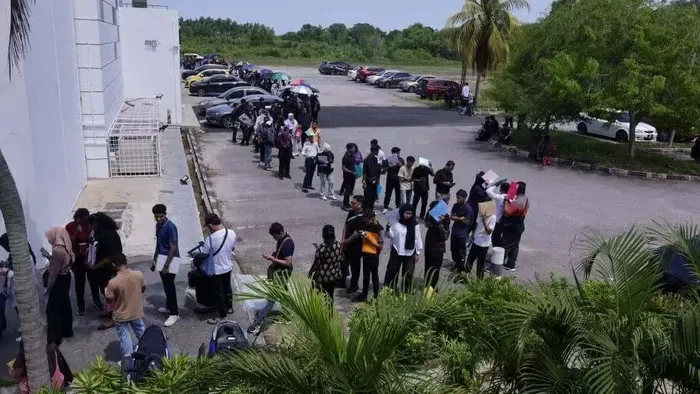 Ribuan Warga Malaysia Antre Hingga 2 Kilometer untuk Melamar Kerja, Ada Apa dengan Pasar Tenaga Kerja Malaysia?