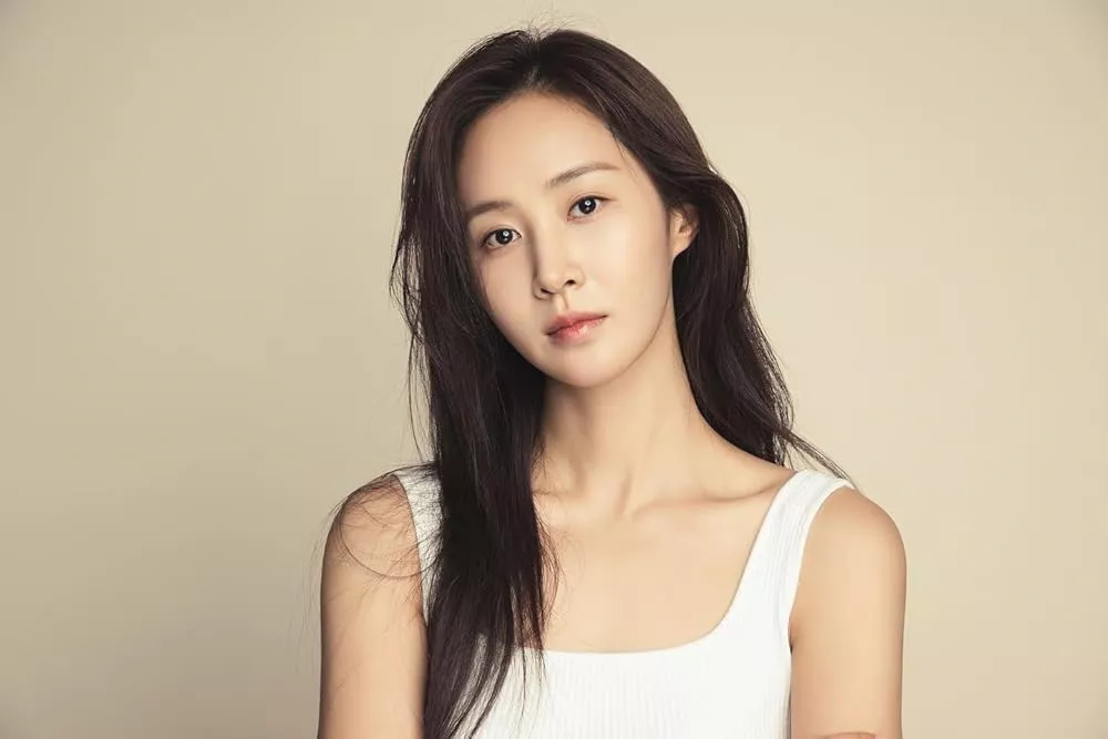 Yuri Akhiri Kontrak SM Entertainment