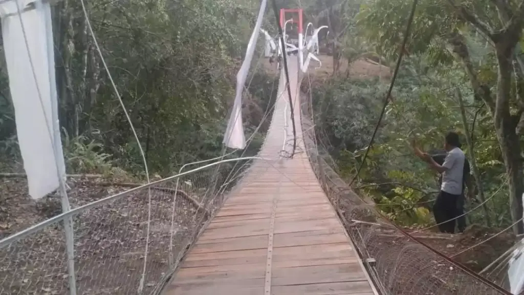 Jembatan Gantung Pongpet