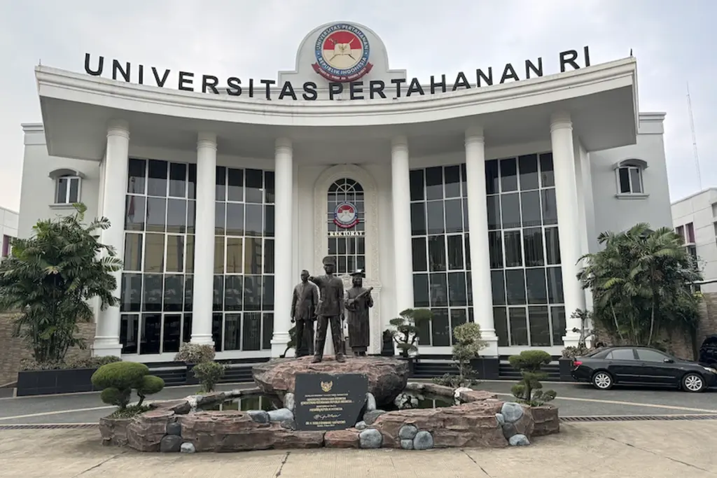 Kadet Unhan Mundur