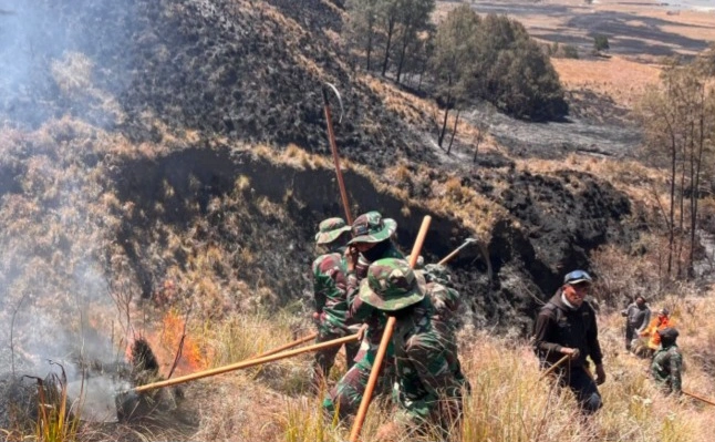 Bromo Dibuka Lagi
