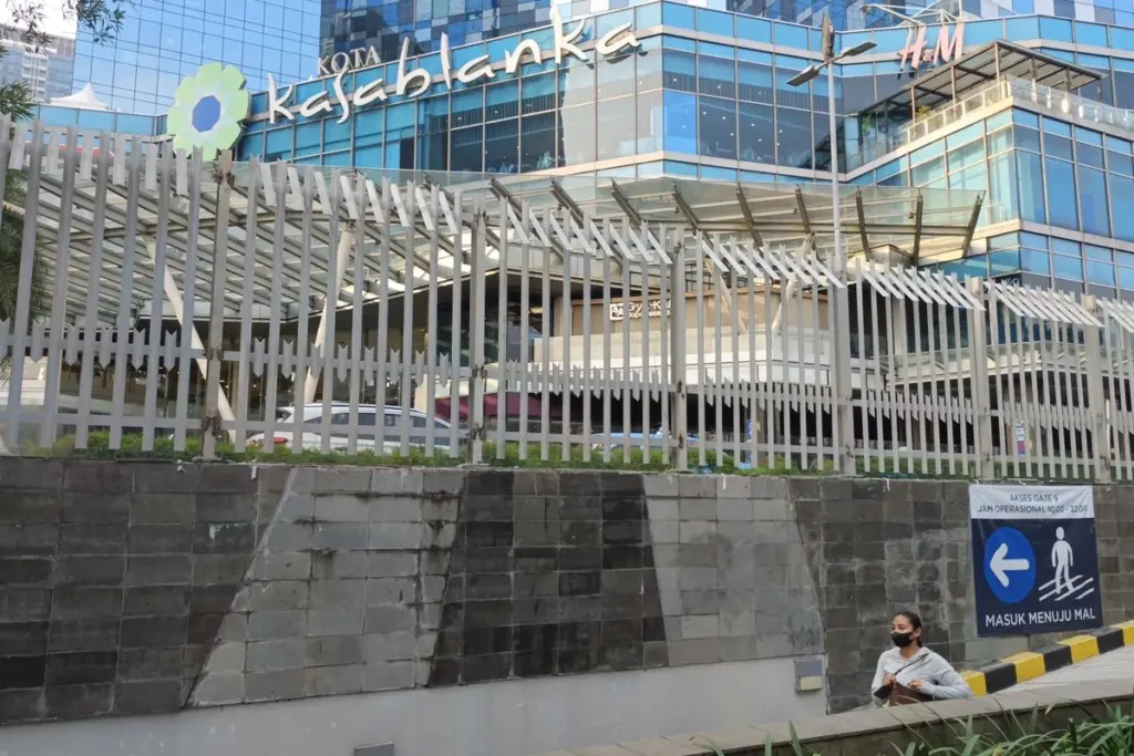 Pagar Tinggi Mal Jakarta