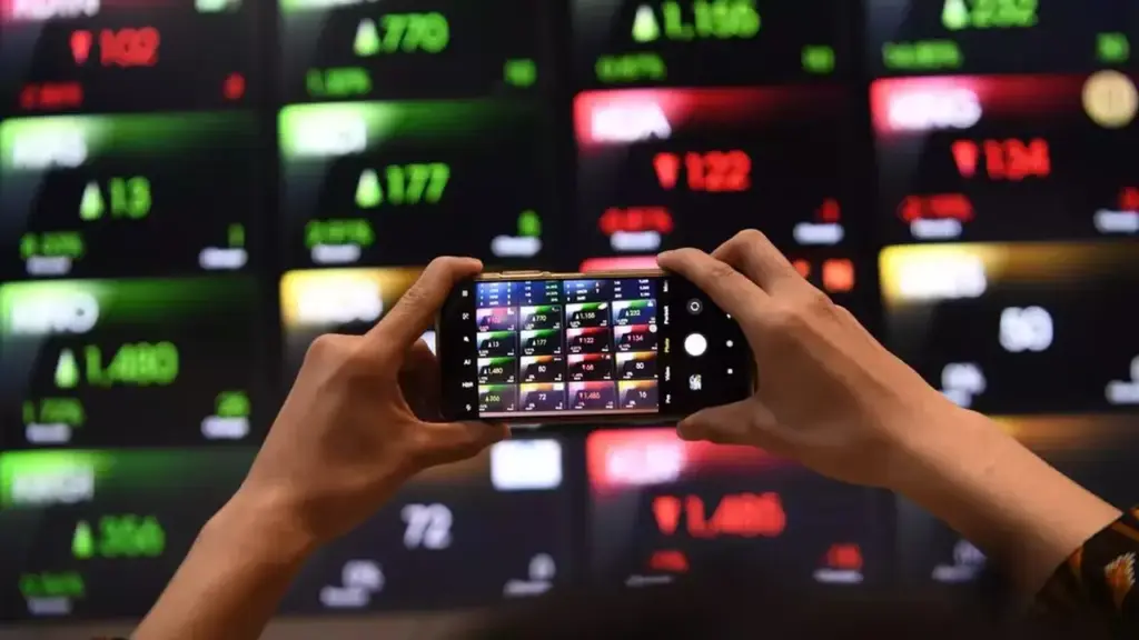 Saham Bank Mandiri Turun