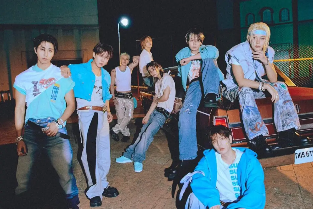Stray Kids THIS & THAT