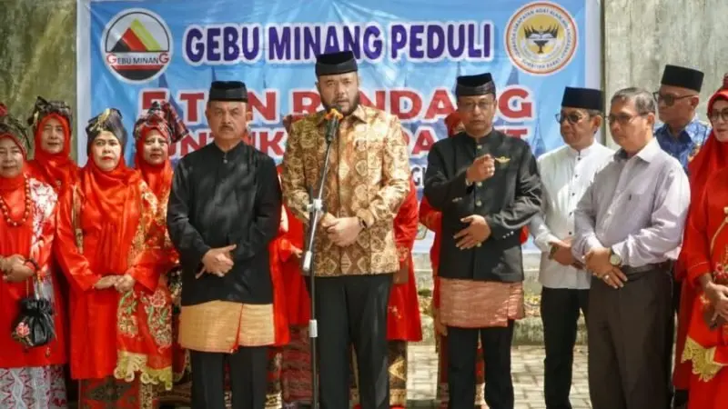 Sumbar Rendang Korban Gempa NTT