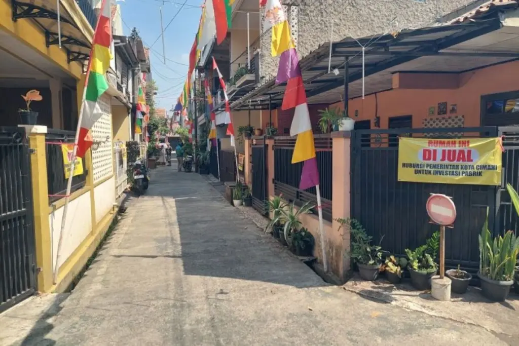 Cimahi Pasang Spanduk Rumah Dijual