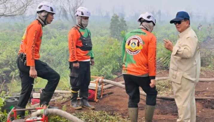 Prabowo Siapkan 500 Sumur Bor dan Water Bombing untuk Tangani Karhutla Sumsel