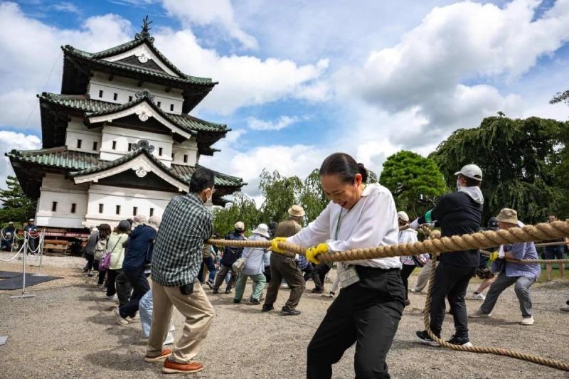 Tarik Menara Kastil Hirosaki