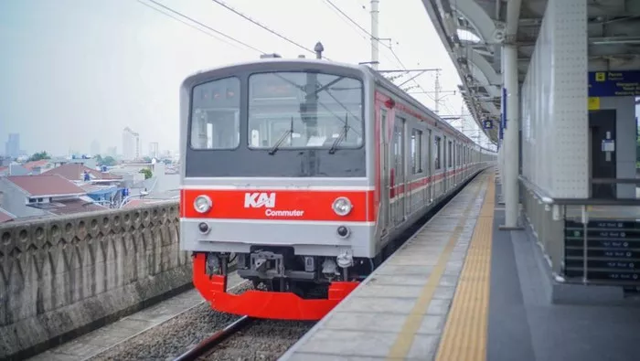 KAI Kurangi 12 Perjalanan KRL