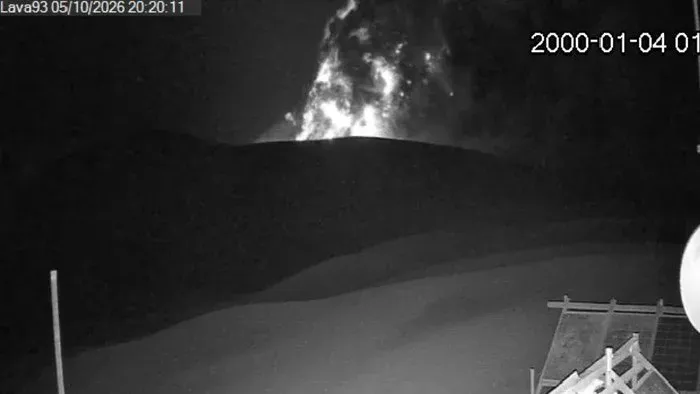 Gunung Anak Krakatau Erupsi Dua Kali