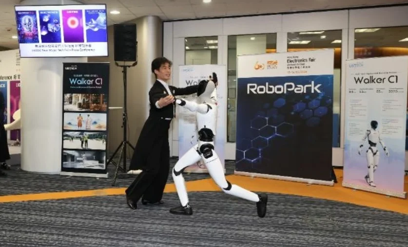 menari-dengan-robot