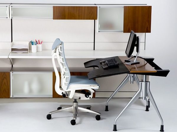 Herman Miller Coyl Gaming Desk Hadir, Meja Premium untuk Gamer Serius
